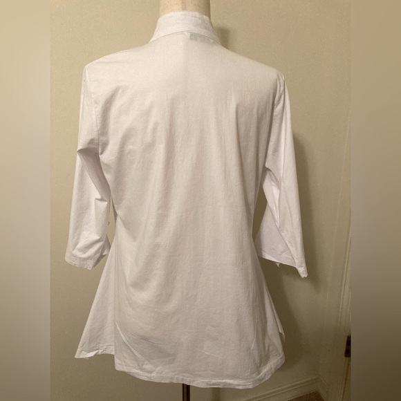 B&K Moda.  White Button Up Tunic Style Blouse. Size 4 - Picture 2 of 13